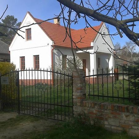 Park Vendeghaz Hotel Herend Bagian luar foto