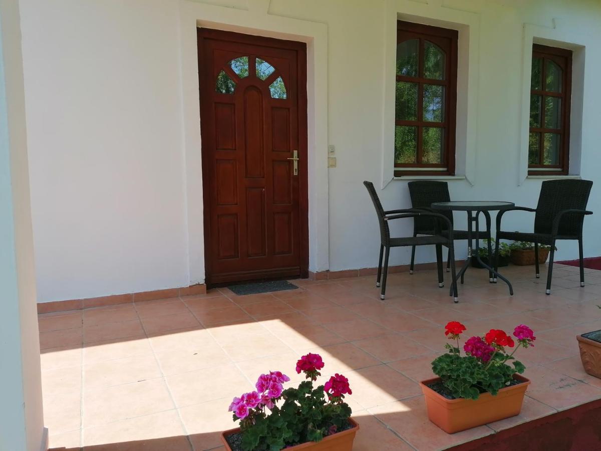 Park Vendeghaz Hotel Herend Bagian luar foto